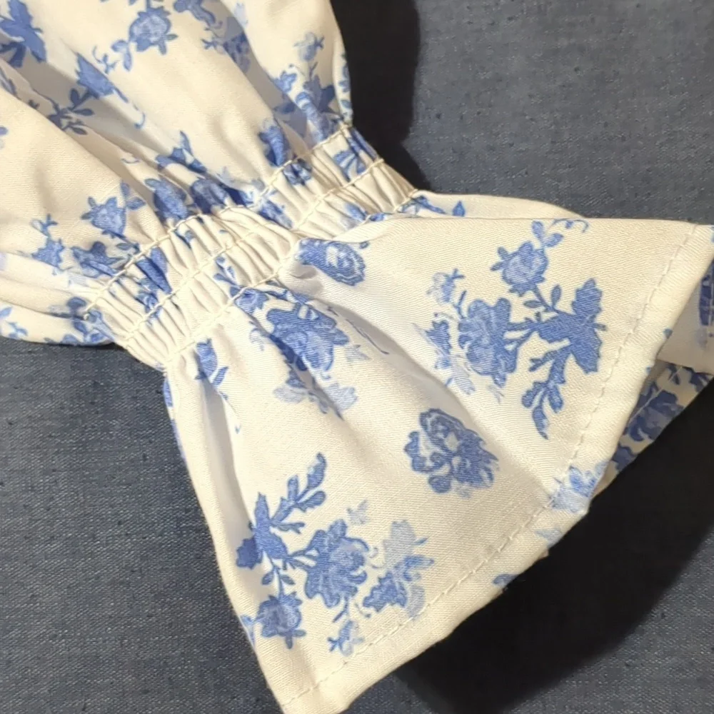 Goodnight Macaroon Floral White And Blue Long Sleeve Crop Top Size Small - Picture 13 of 14